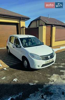 Хэтчбек Dacia Sandero 2010 в Чернигове