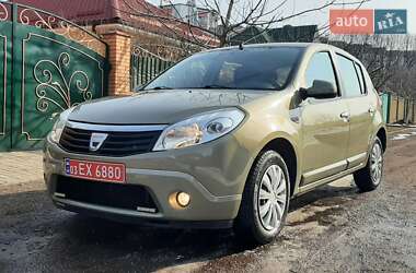 Хэтчбек Dacia Sandero 2009 в Чернигове