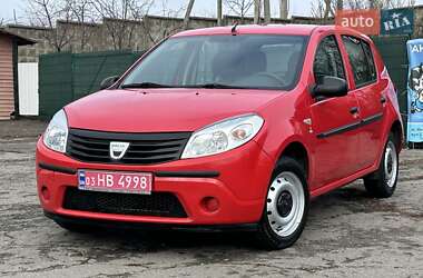 Хэтчбек Dacia Sandero 2009 в Ровно