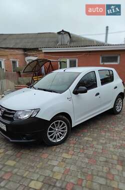 Хэтчбек Dacia Sandero 2013 в Ромнах