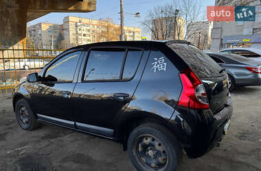 Хетчбек Dacia Sandero 2010 в Львові