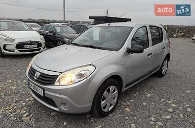 Хэтчбек Dacia Sandero 2011 в Ровно