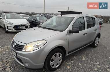 Хэтчбек Dacia Sandero 2011 в Ровно