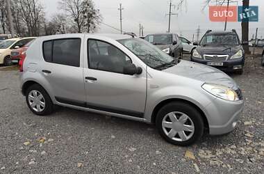 Хэтчбек Dacia Sandero 2011 в Ровно