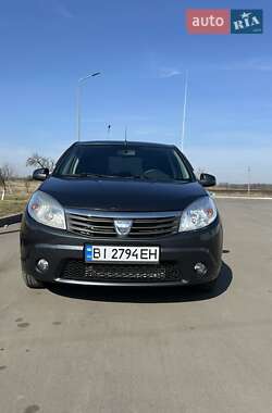 Хетчбек Dacia Sandero 2012 в Нових Санжарах