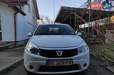 Хэтчбек Dacia Sandero 2010 в 