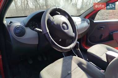 Хэтчбек Dacia Sandero 2010 в 