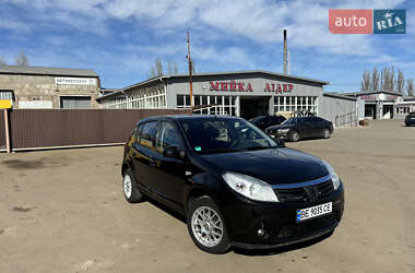 Хетчбек Dacia Sandero 2011 в Миколаєві