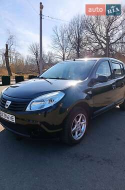 Хетчбек Dacia Sandero 2009 в Новомиргороді