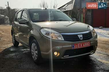 Хетчбек Dacia Sandero 2009 в Чернігові