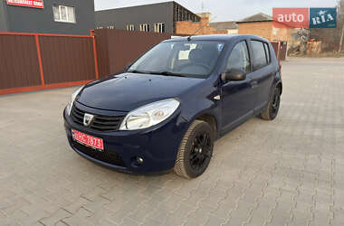 Хетчбек Dacia Sandero 2010 в Луцьку