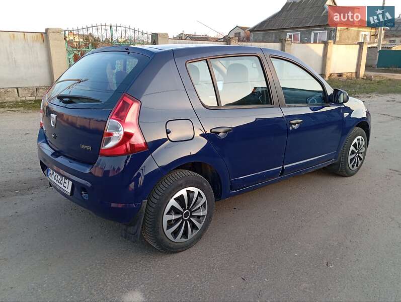 Хэтчбек Dacia Sandero 2008 в Вознесенске