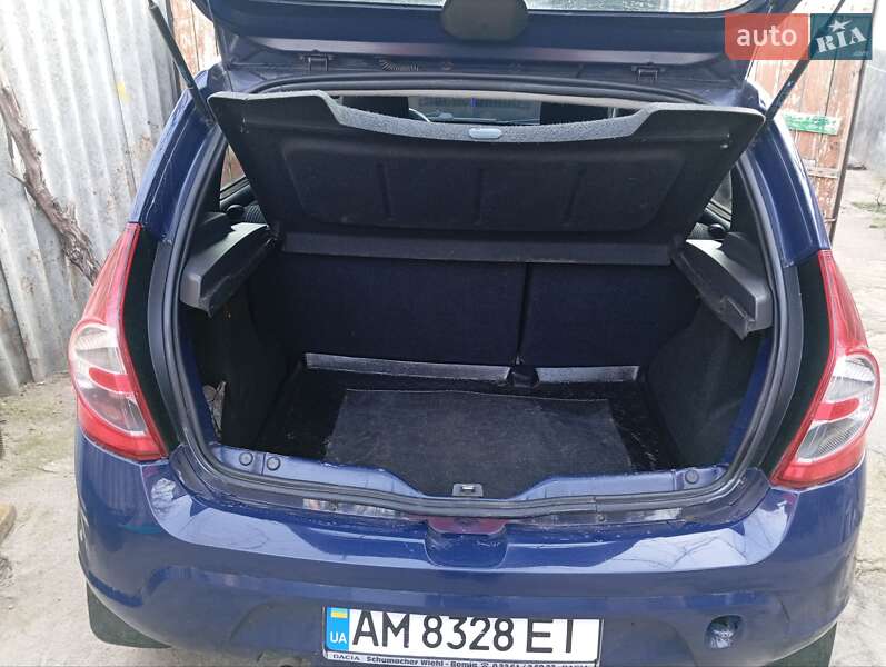 Хэтчбек Dacia Sandero 2008 в Вознесенске