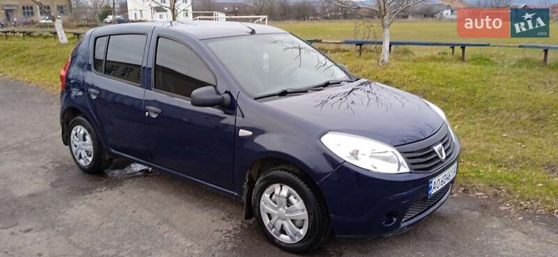 Хетчбек Dacia Sandero 2011 в Іршаві