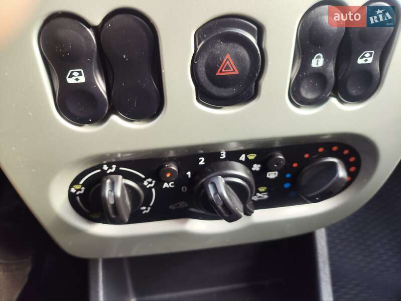 Хэтчбек Dacia Sandero 2012 в Черкассах