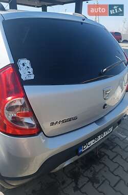 Хэтчбек Dacia Sandero 2012 в 