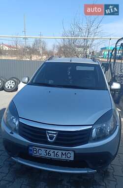 Хэтчбек Dacia Sandero 2012 в 