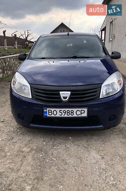 Хэтчбек Dacia Sandero 2009 в 