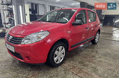 Хэтчбек Dacia Sandero 2009 в 