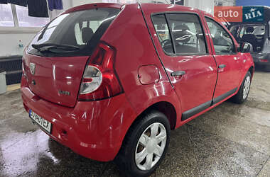 Хэтчбек Dacia Sandero 2009 в 
