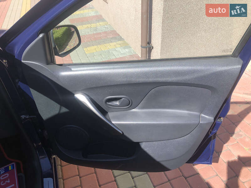 Хэтчбек Dacia Sandero 2014 в Ровно