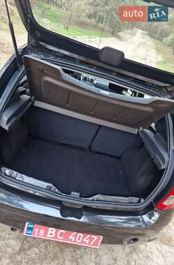 Хэтчбек Dacia Sandero 2011 в 