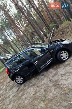 Хэтчбек Dacia Sandero 2011 в 