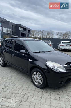 Хэтчбек Dacia Sandero 2009 в 