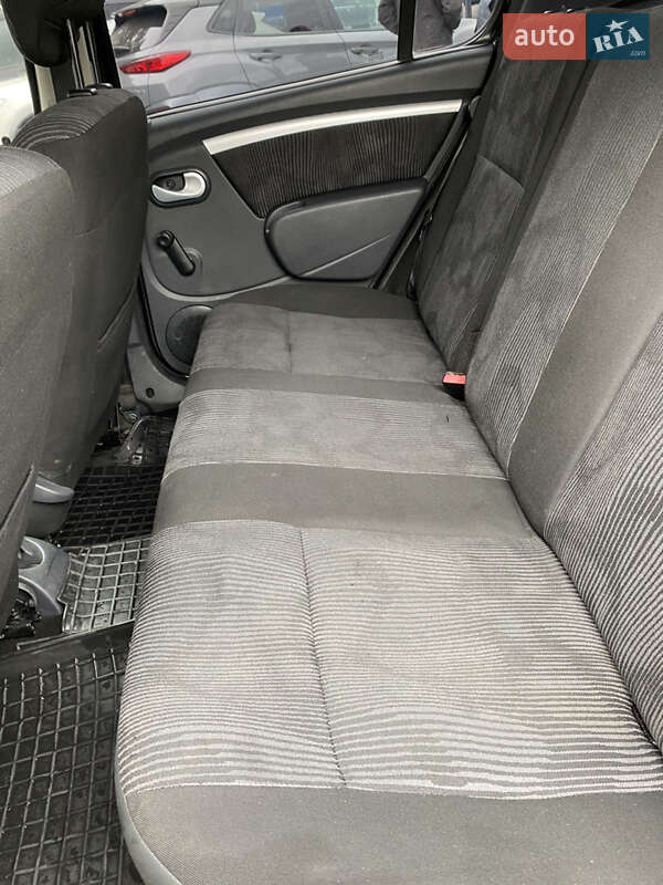 Хетчбек Dacia Sandero 2009 в Львові