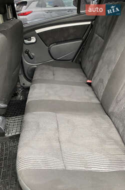Хэтчбек Dacia Sandero 2009 в 