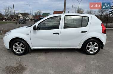 Хэтчбек Dacia Sandero 2010 в 