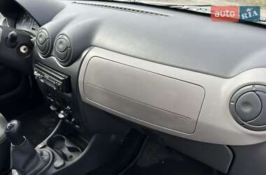 Хэтчбек Dacia Sandero 2010 в 