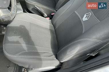 Хэтчбек Dacia Sandero 2010 в 