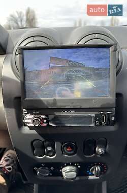 Хэтчбек Dacia Sandero 2010 в 