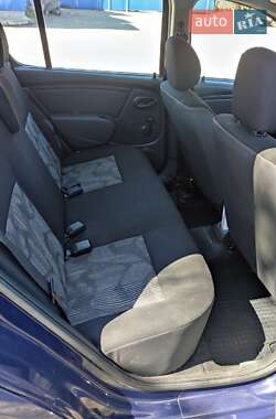 Хетчбек Dacia Sandero 2010 в 