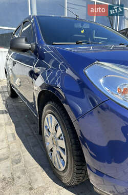 Хэтчбек Dacia Sandero 2009 в 
