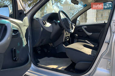 Хэтчбек Dacia Sandero 2008 в 