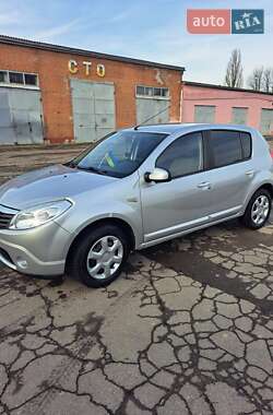 Хэтчбек Dacia Sandero 2009 в 