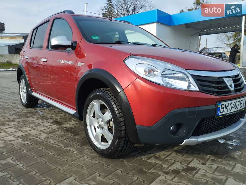 Хэтчбек Dacia Sandero 2010 в 