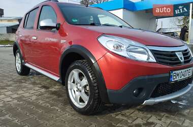 Хэтчбек Dacia Sandero 2010 в 