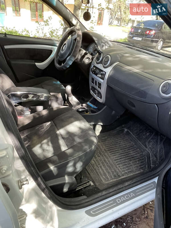 Хэтчбек Dacia Sandero 2010 в Днепре