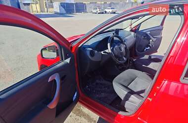 Хэтчбек Dacia Sandero 2009 в 