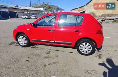 Хэтчбек Dacia Sandero 2009 в 