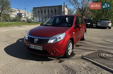 Хэтчбек Dacia Sandero 2009 в 