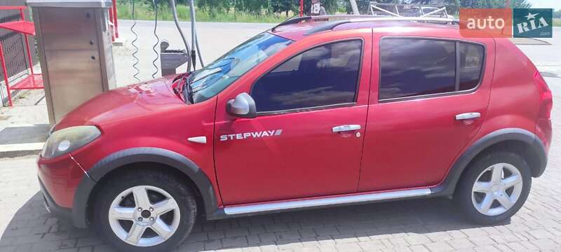 Хетчбек Dacia Sandero 2011 в 
