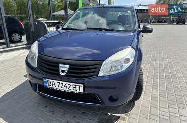 Хетчбек Dacia Sandero 2009 в 