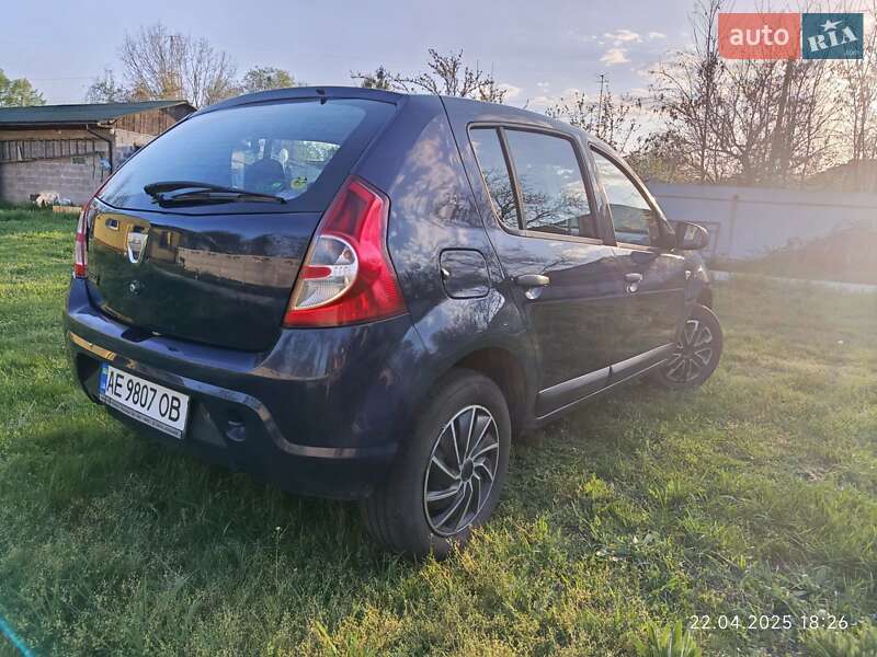 Хетчбек Dacia Sandero 2010 в Жовтих Водах