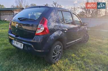 Хэтчбек Dacia Sandero 2010 в 