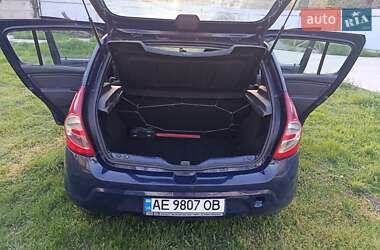 Хэтчбек Dacia Sandero 2010 в 