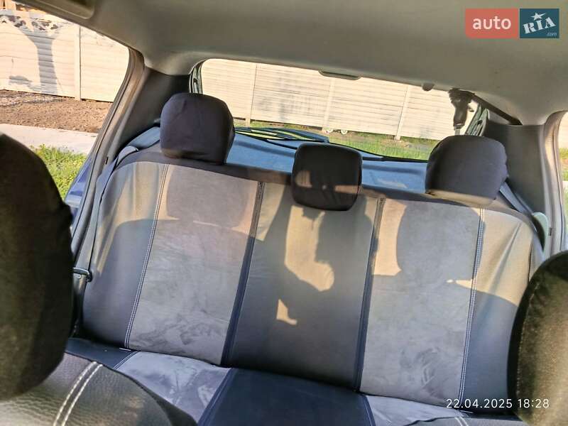 Хетчбек Dacia Sandero 2010 в Жовтих Водах